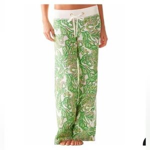 Lilly Pulitzer The Beach Pant in the "Seeing Pink Elephants”